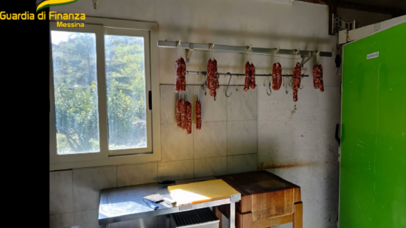 Messina, macelleria abusiva in una baracca: scattano sequestro e sanzioni