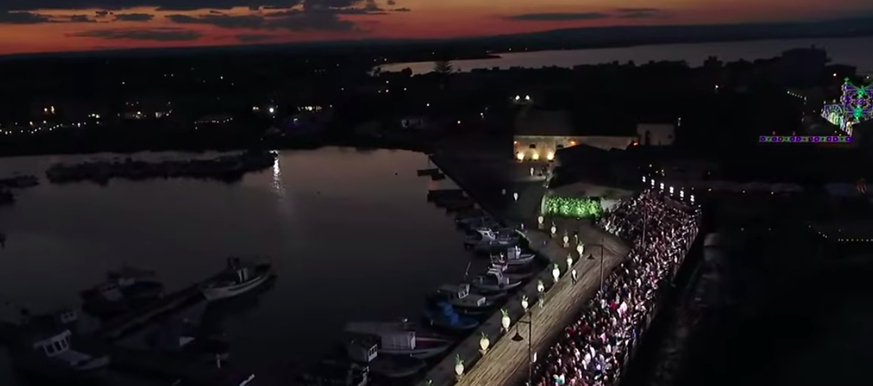 Dolce&Gabbana, sfilata uomo D&G nella magica Marzamemi tra i vip- Le foto più belle