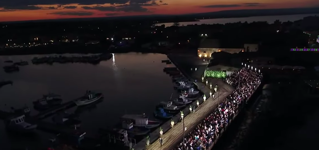 Dolce&Gabbana, sfilata uomo D&G nella magica Marzamemi tra i vip- Le foto più belle