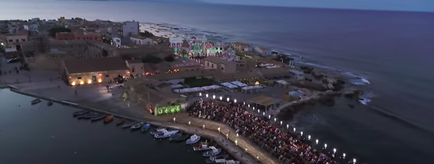 Dolce&Gabbana, sfilata uomo D&G nella magica Marzamemi tra i vip- Le foto più belle