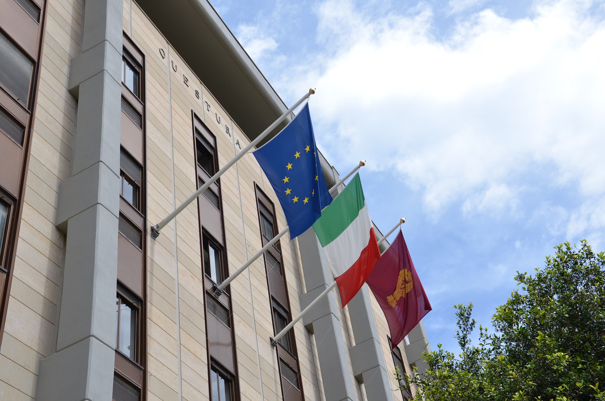 Rissa con bastone tra moglie e amante: 5 persone fermate