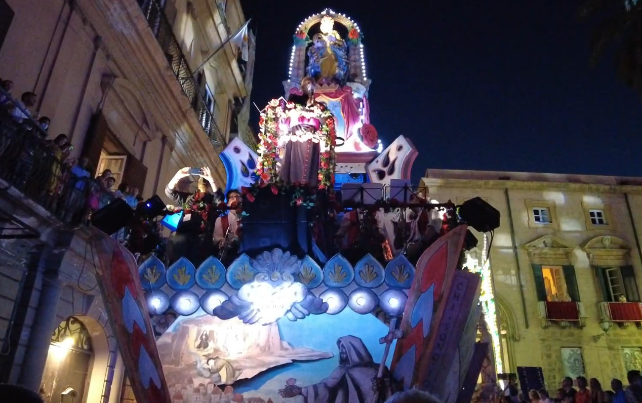 Palermo, Santa Rosalia: in 200mila al “Festino della ripartenza” – Foto e Video Palermo, Santa Rosalia: in 200mila al “Festino della ripartenza” – Foto e Video