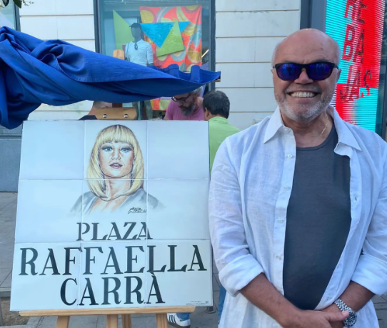 A Madrid intitolata una piazza a Raffaella Carrà, le foto della festa A Madrid intitolata una piazza a Raffaella Carrà, le foto della festa