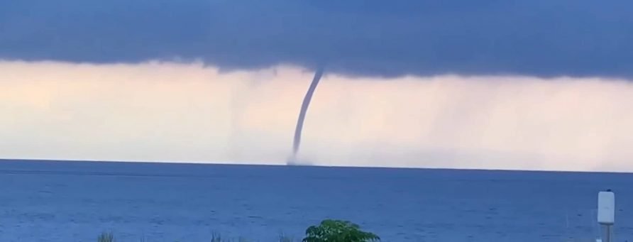 Paura a Messina, spettacolare tromba d’aria sullo Stretto – La fotogallery