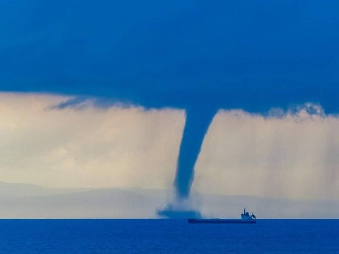 Paura a Messina, spettacolare tromba d’aria sullo Stretto – La fotogallery