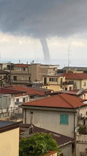 Paura a Messina, spettacolare tromba d’aria sullo Stretto – La fotogallery
