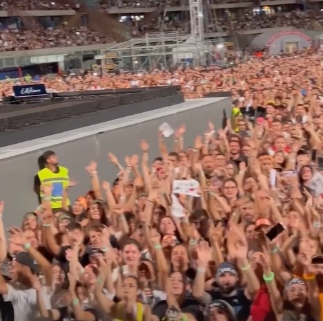 Ultimo in concerto a Catania, emozioni allo stadio “Massimino” – Fotogallery Ultimo in concerto a Catania, emozioni allo stadio “Massimino” – Fotogallery