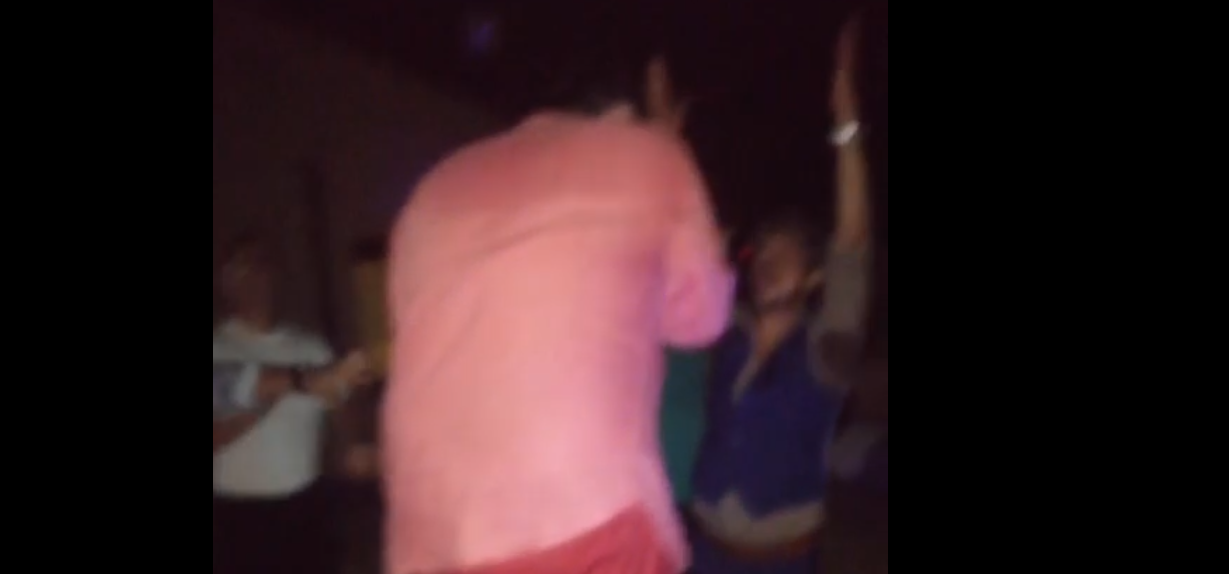 La drammatica sequenza della caduta di Antonio Andriani nel pozzo