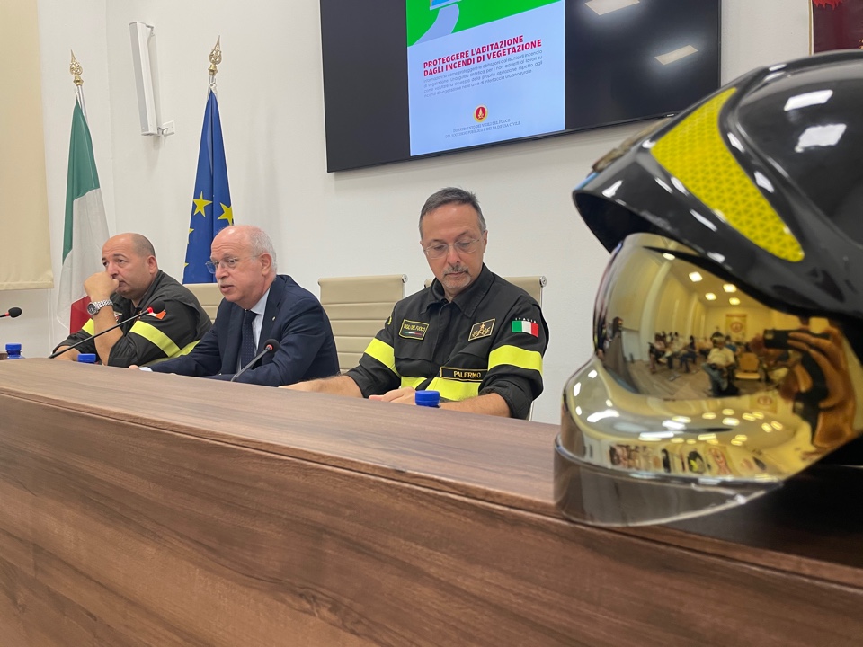 Dai Vigili del Fuoco di Palermo le indicazioni da seguire in caso d’incendio