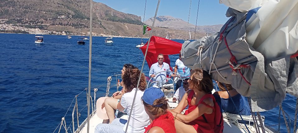 Castellammare, “Ad Astra”, la barca a vela presidio di cultura e legalità