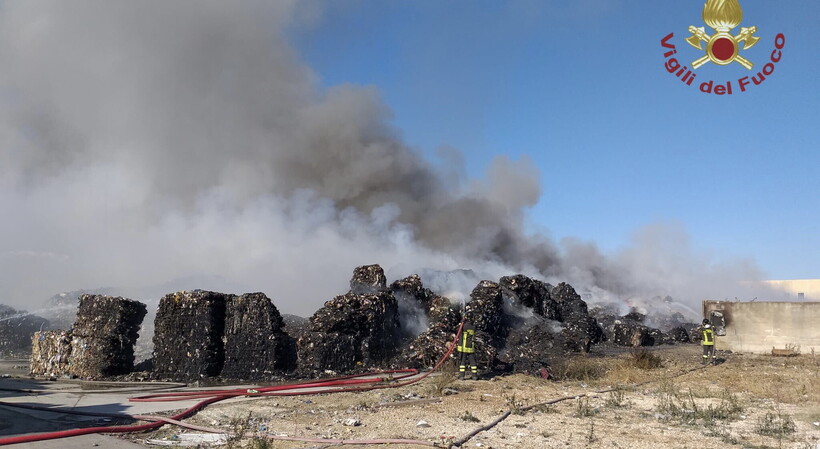 Incendio Ecomac, resi noti i risultati delle analisi Arpa