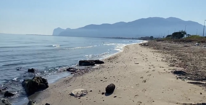 A Carini la lotta all’abusivismo salva il mare dall’inquinamento