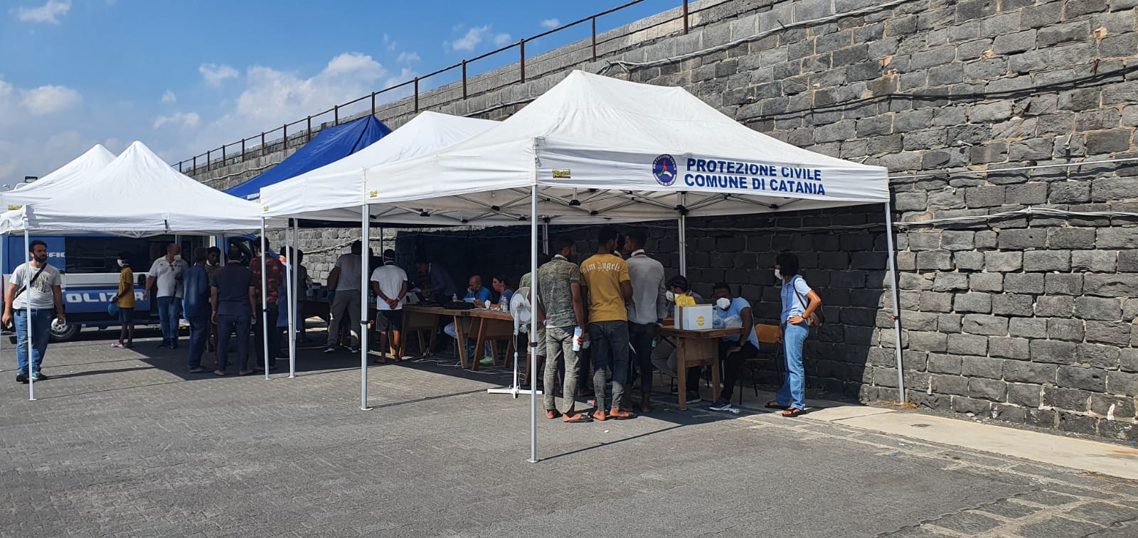 Migranti, 278 approdati al porto di Catania con nave Dattilo