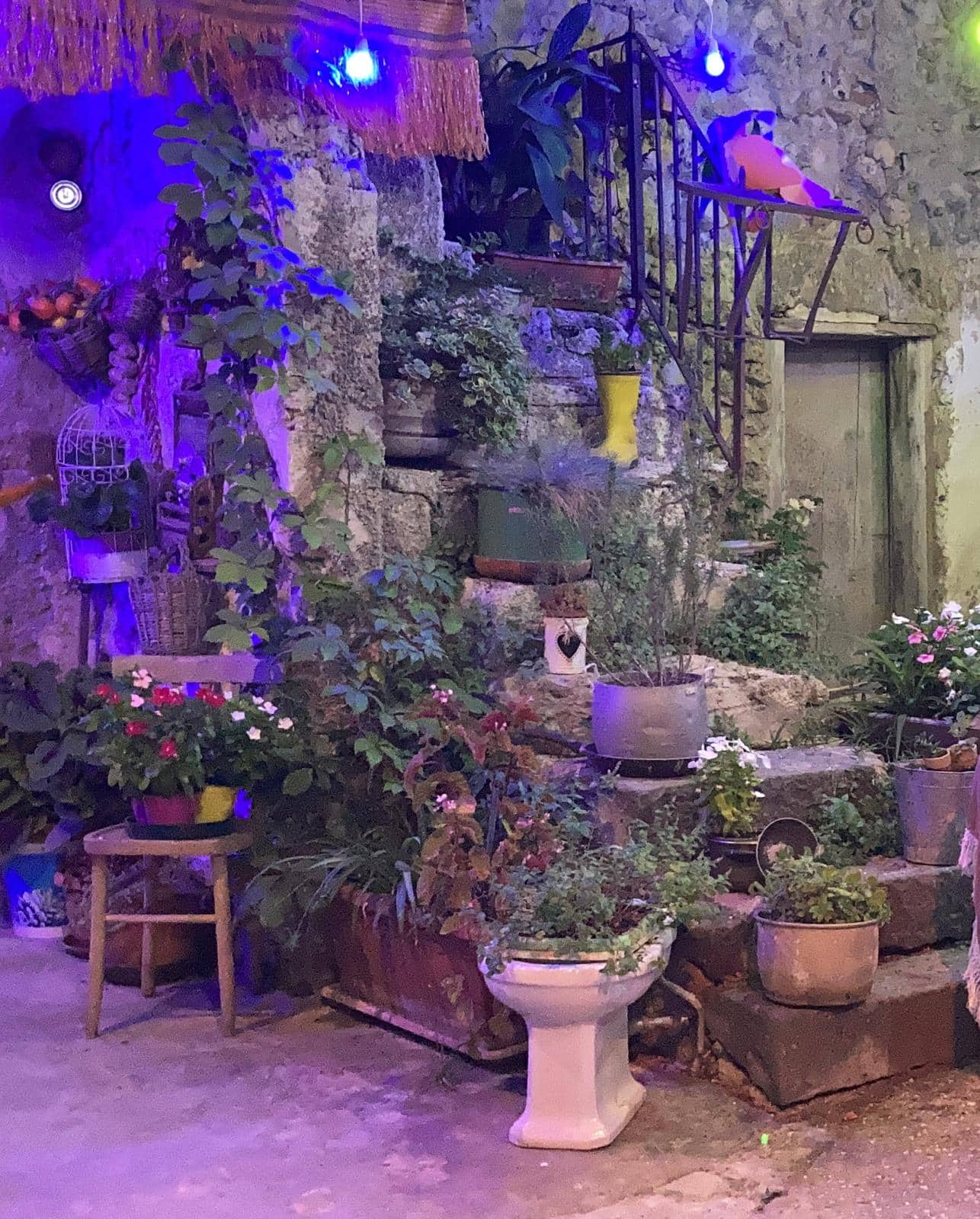 Dai rifiuti a oggetti d’arte: ecco come rinasce il cortile Antinoro a Favara