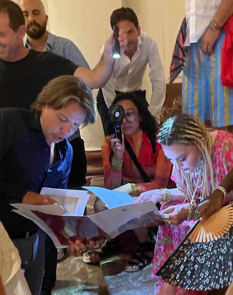 Madonna è a Siracusa: fan in delirio tra le vie in Ortigia – Foto e Video