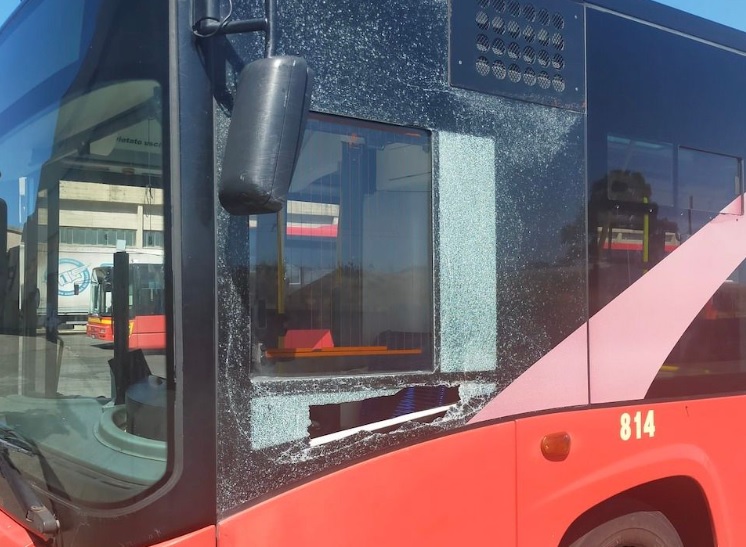 Autista ATM aggredito per mancata precedenza, l’azienda: “Indagini in corso”