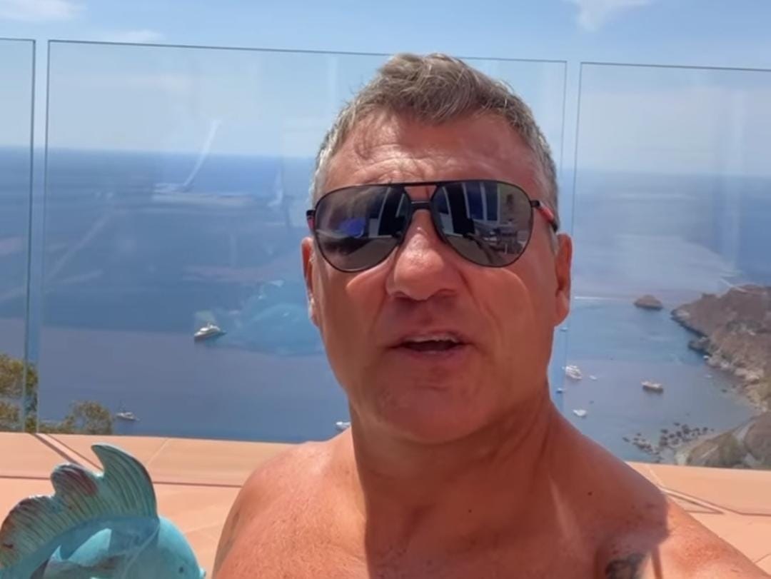 Bobo Vieri in vacanza in Sicilia: “Sono a Taormina, una bellezza incredibile”