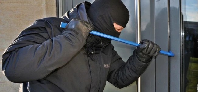 Almeno 6 furti in 13 giorni: arrestato ladro seriale in zona stazione a Palermo