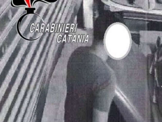 Si intrufola in garage, ma viene sorpreso dai carabinieri: denunciato 37enne