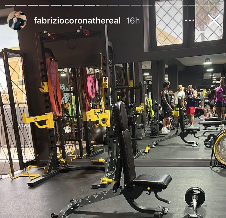 Fabrizio Corona in vacanza a Noto, Fotogallery