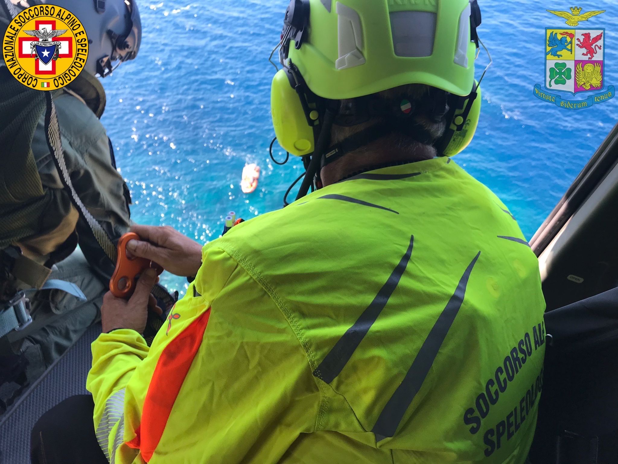 Turista ungherese ferita a Castellammare, le foto del salvataggio Turista ungherese ferita a Castellammare, le foto del salvataggio