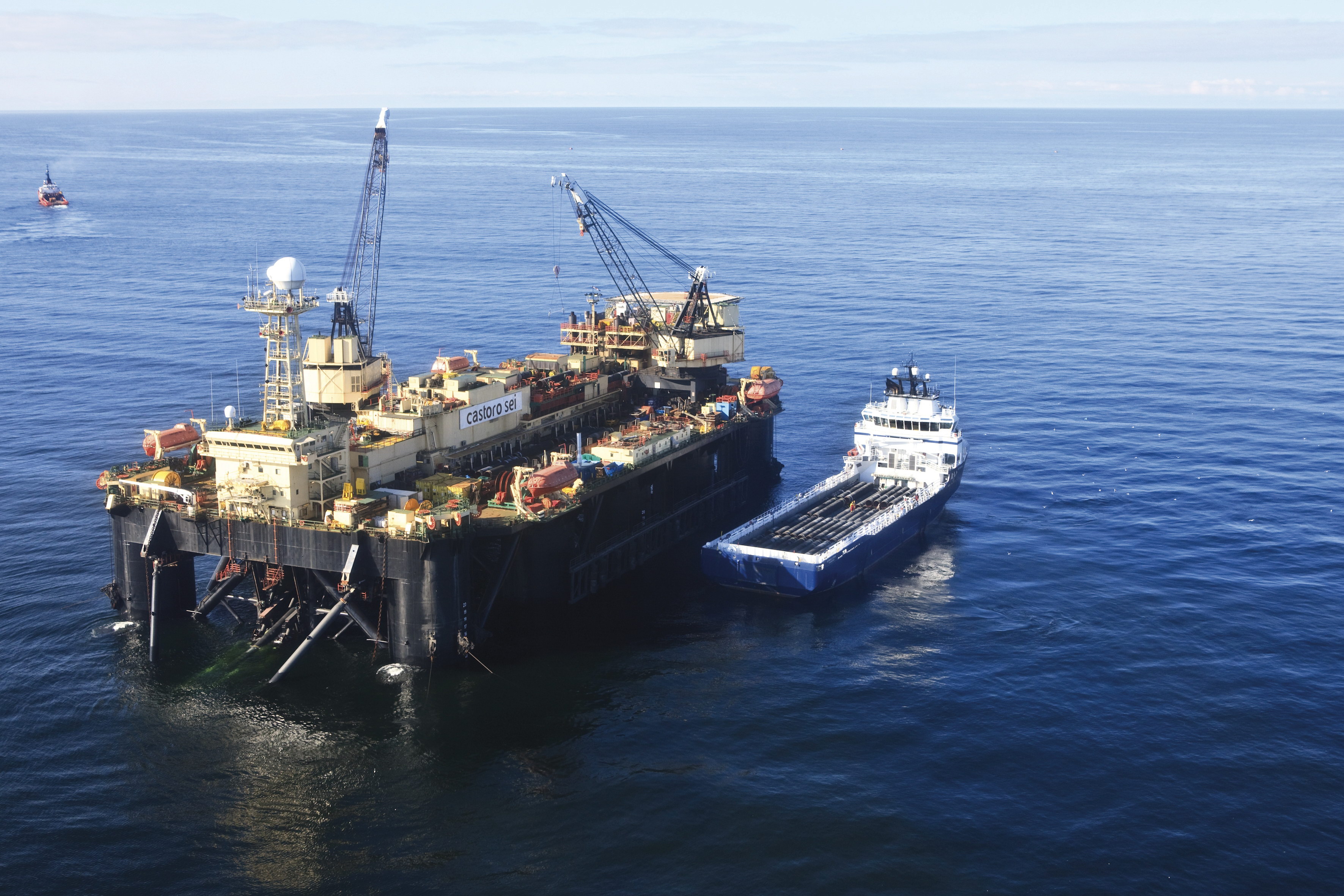 Gas, arriva nave rigassificatrice a Piombino, Urso: “Liberi da dipendenza Russia”