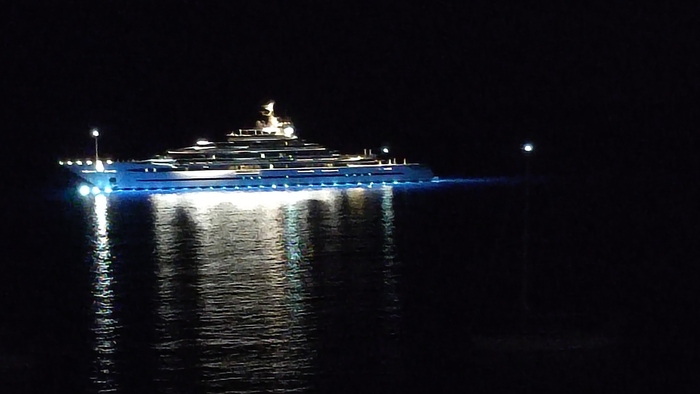 Yacht troppo grande: Arnault, il patron di Dior, respinto al porto di Napoli