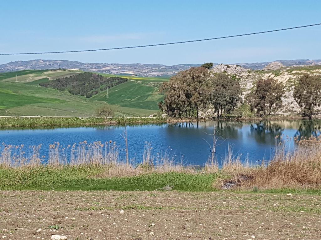 Uomo annega nel lago Gibbesi in territorio di Naro: trovato di notte il corpo