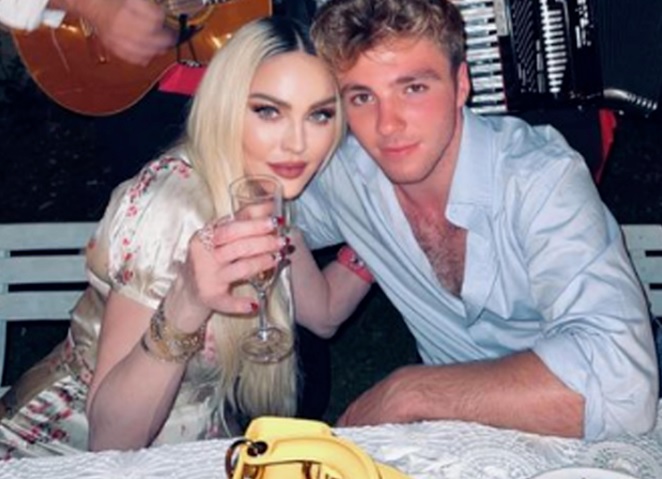 Madonna stregata dalla Sicilia, a Noto compleanno suo e del figlio