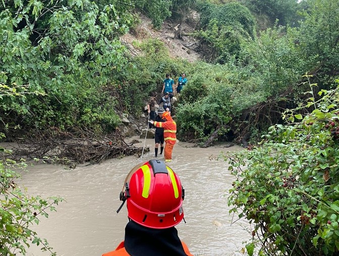 Frana e torrente in piena, paura per un gruppo di scout: soccorsi dai volontari