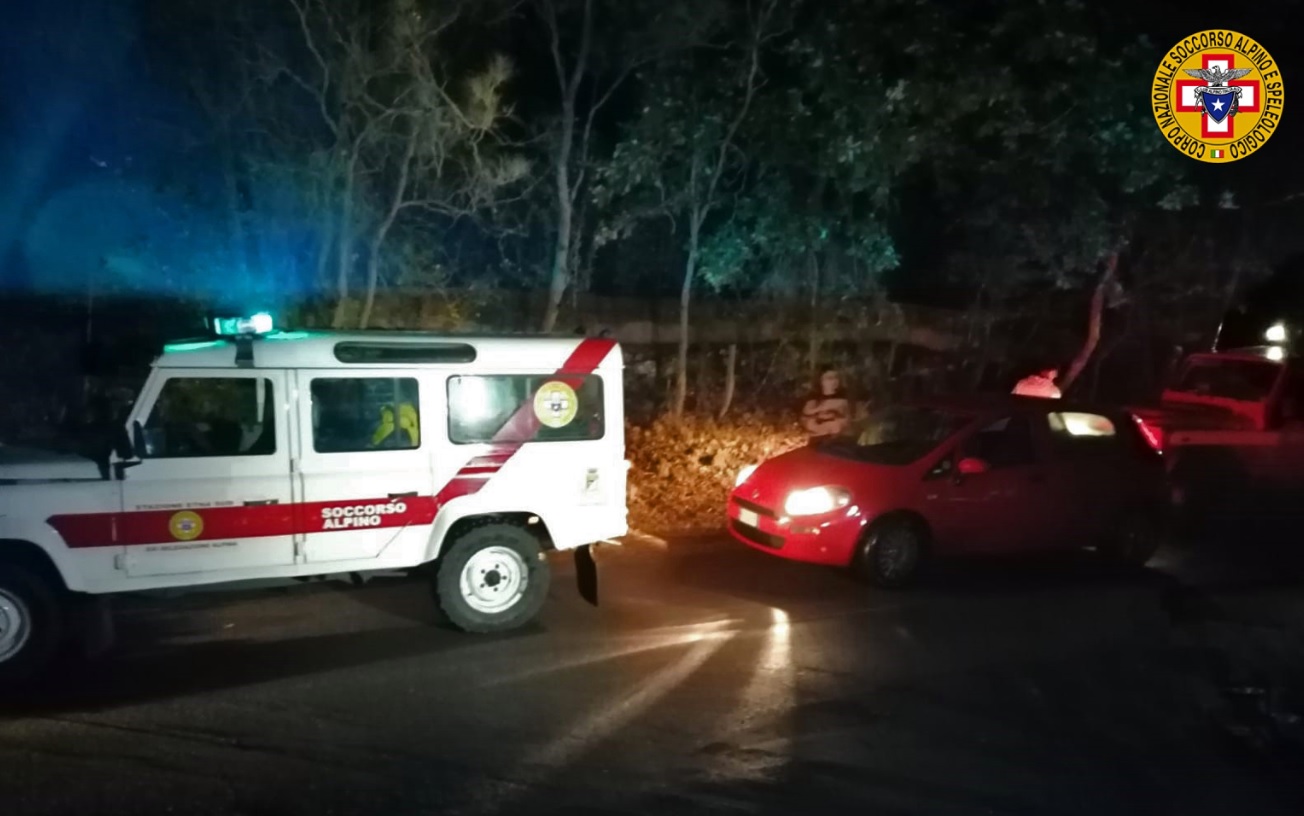 Con l’auto in panne sull’Etna, il Soccorso Alpino recupera due ragazzi in difficoltà