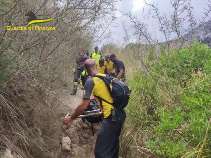 Turista cade a Cavagrande: soccorso e condotto in ospedale