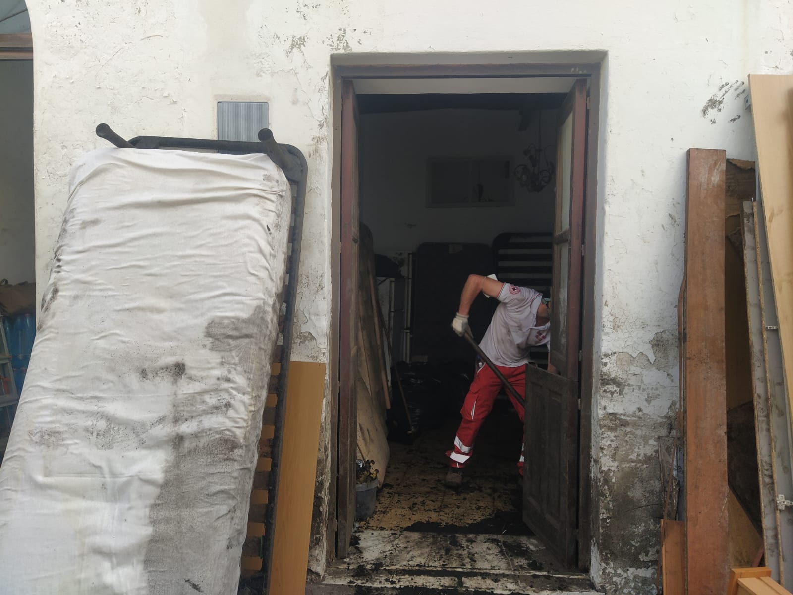 Stromboli, si continua a lavorare per liberare l’isola dal fango – FOTOGALLERY