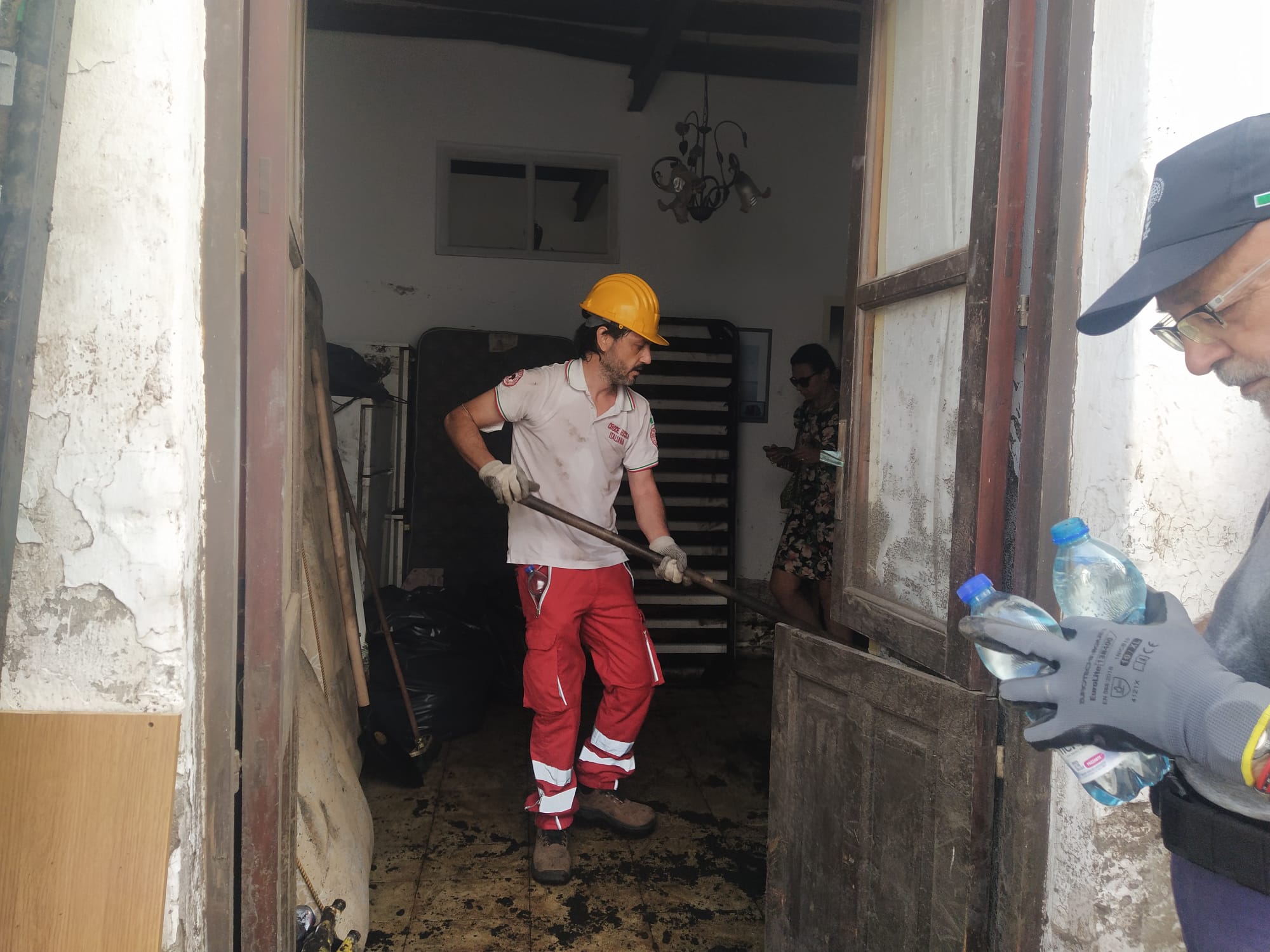 Stromboli, si continua a lavorare per liberare l’isola dal fango – FOTOGALLERY