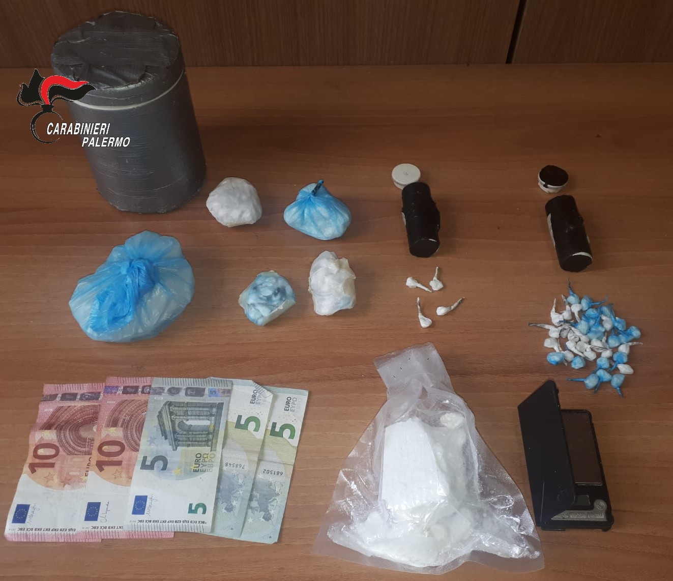 Droga allo Sperone, crack e cocaina già suddivisa in dosi: un arresto