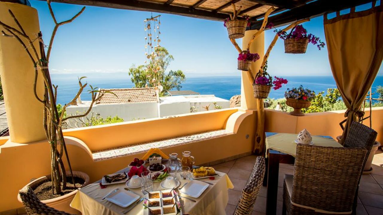 HotelsCombined riconosce Al Belvedere Salina tra i migliori hotel in Italia