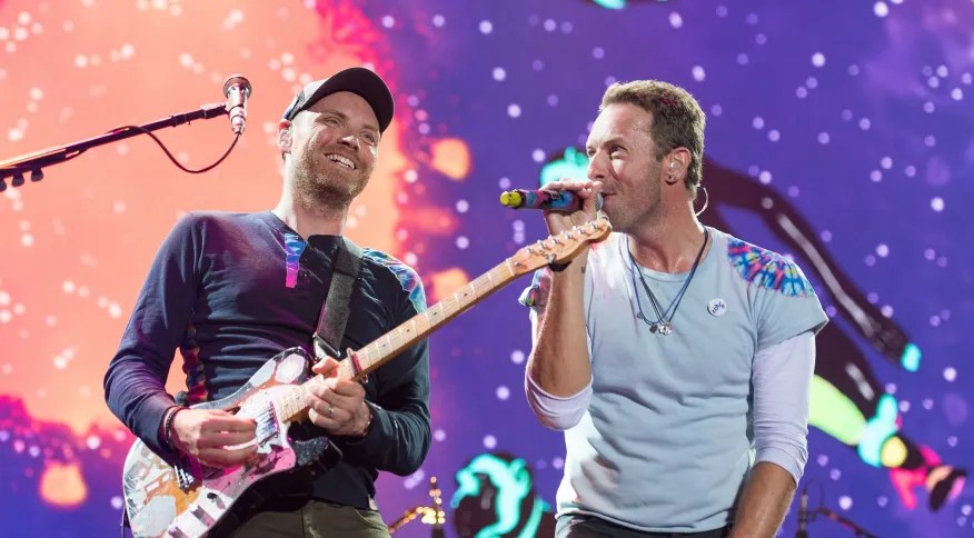 Concerto Coldplay, prezzi da capogiro e file virtuali infinite per aggiudicarsi i biglietti