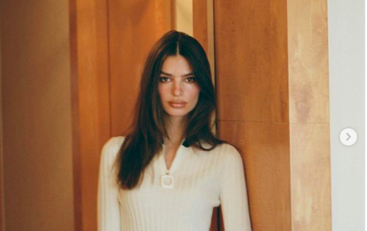 Emily Ratajkowski non più single? Vista mano nella mano con Brad Pitt