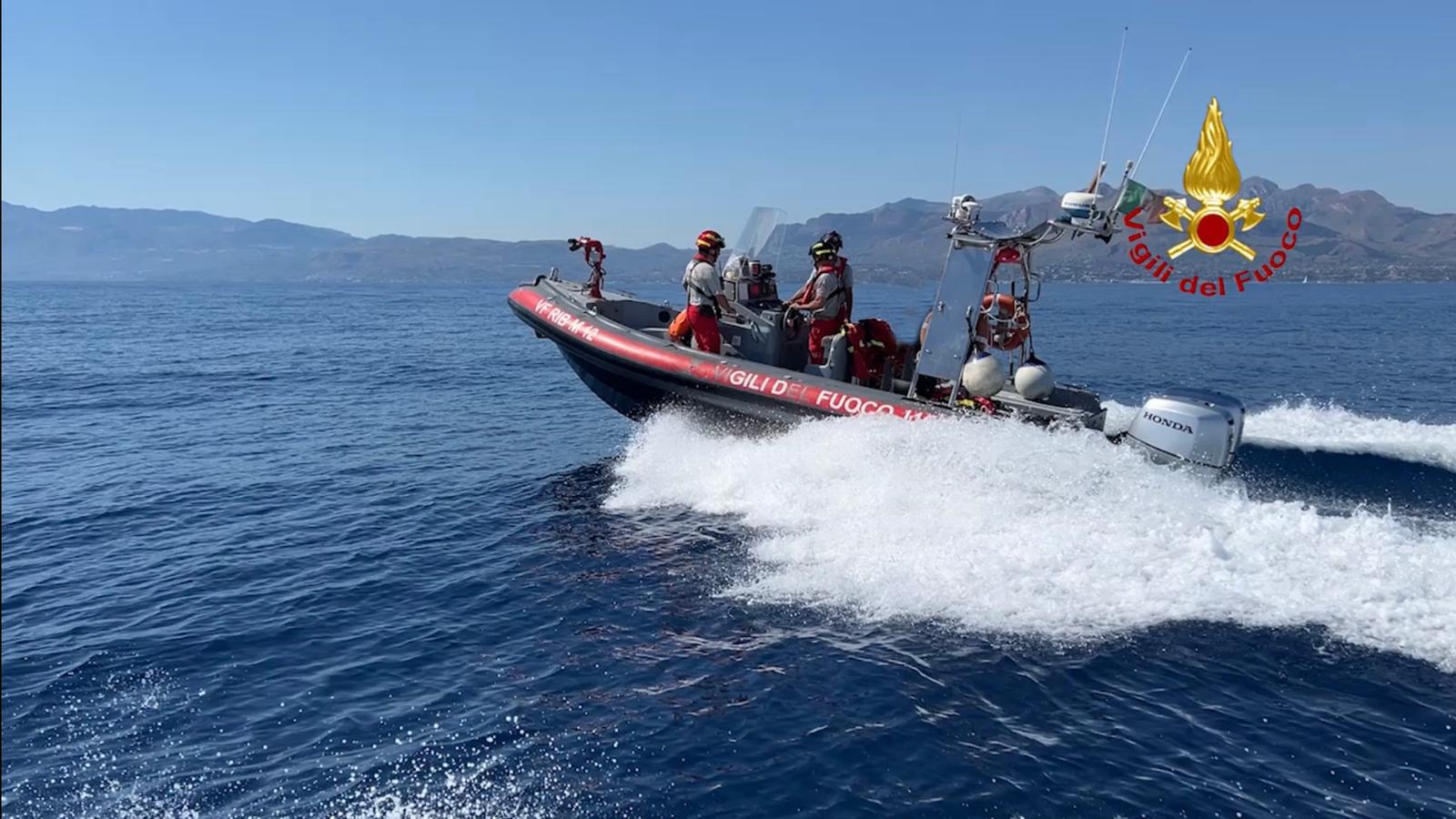 Palermo, scontro tra motoscafo e canoa al largo di Capo Gallo, video e foto