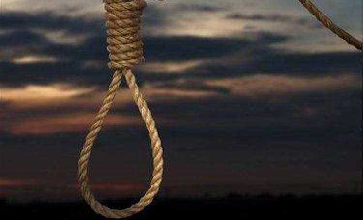 Paternò, uomo s’impicca alle scale di casa, i Carabienieri lo salvano