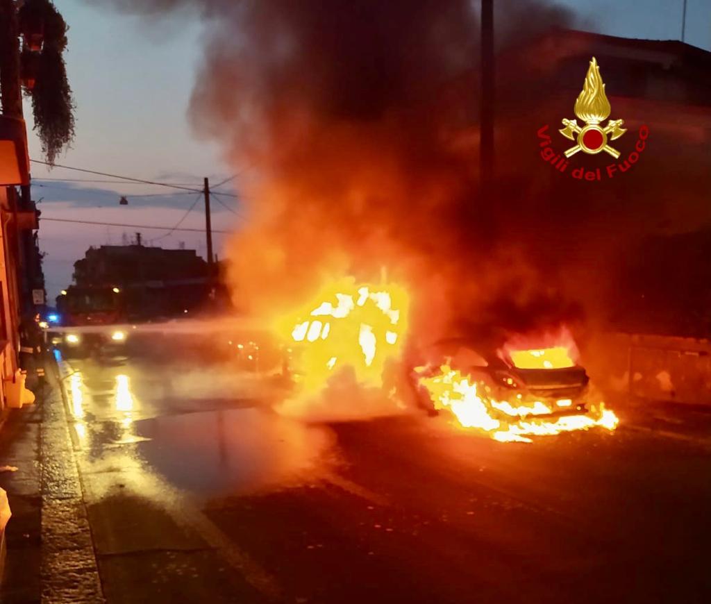 Sicilia, non si placano gli incendi ma all’appello mancheranno 4.000 forestali