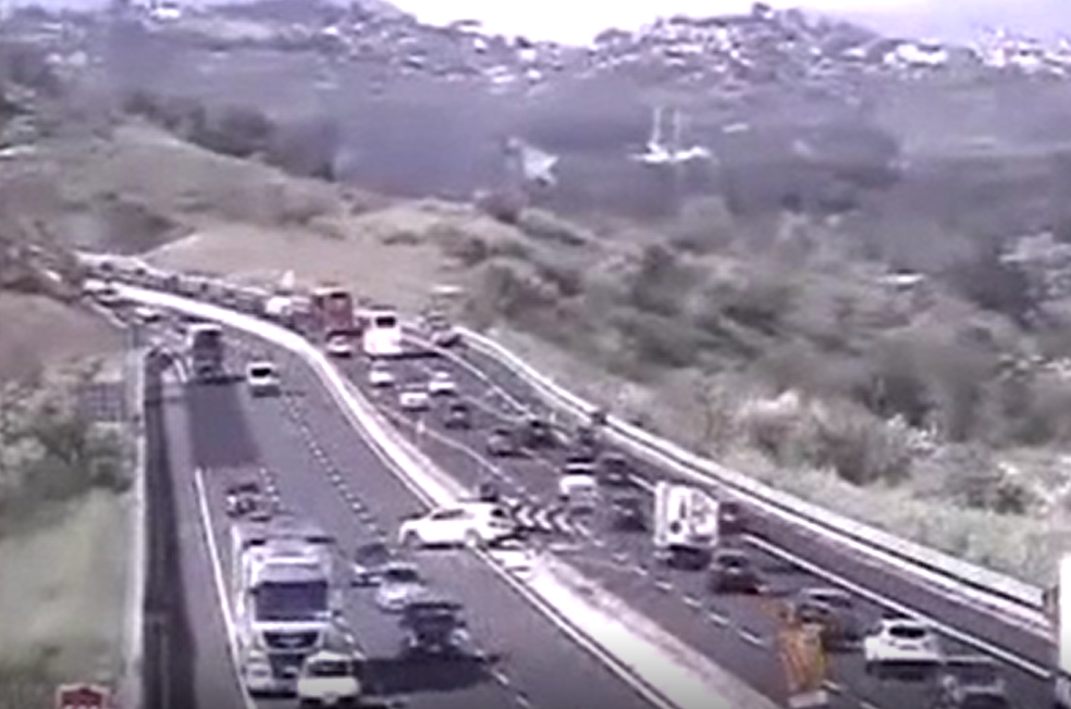 Inversione a U in autostrada, sfiorata la strage, il VIDEO