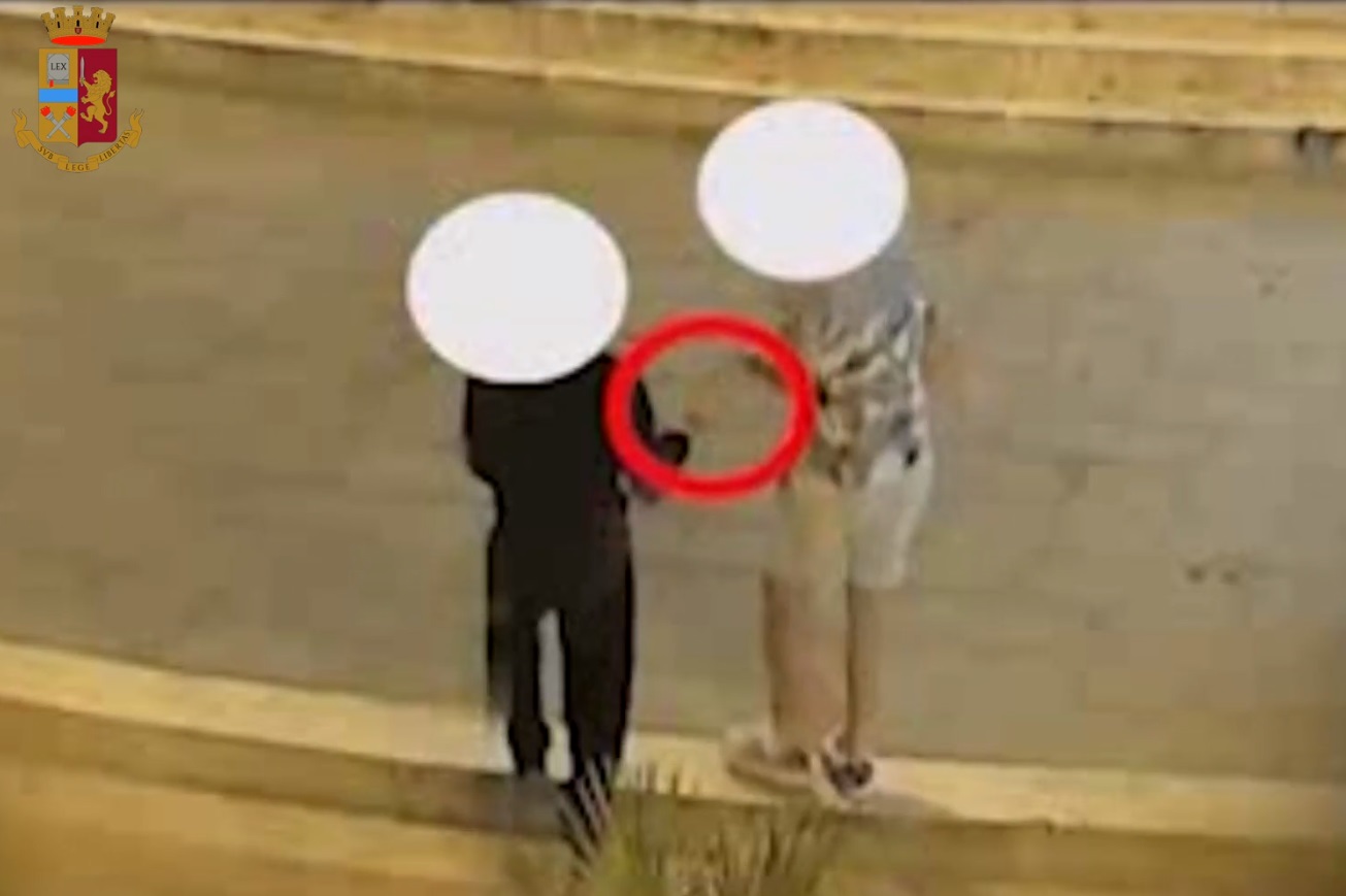 Caltanissetta, la piazza dello spaccio gestita da minorenni: tre fermati Caltanissetta, la piazza dello spaccio gestita da minorenni: tre fermati