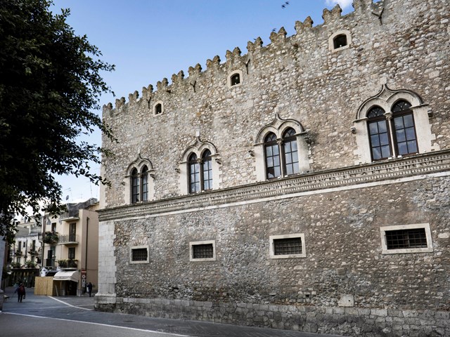 Taormina, Palazzo Corvaja, altro intoppo per il recupero della struttura Taormina, Palazzo Corvaja, altro intoppo per il recupero della struttura