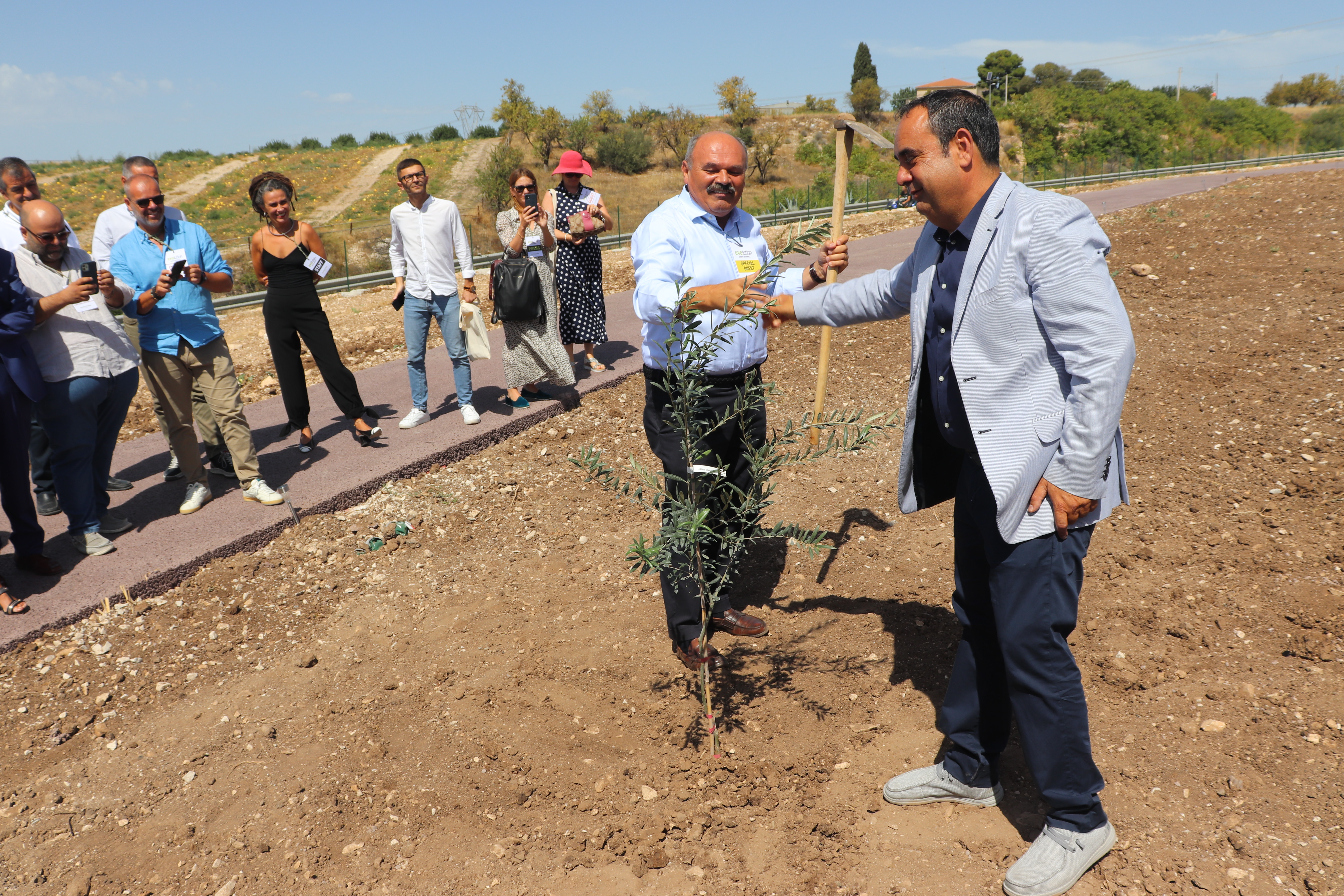 Produzione olearia, a Chiaramonte Gulfi inaugurato un frantoio “ipertecnologico”