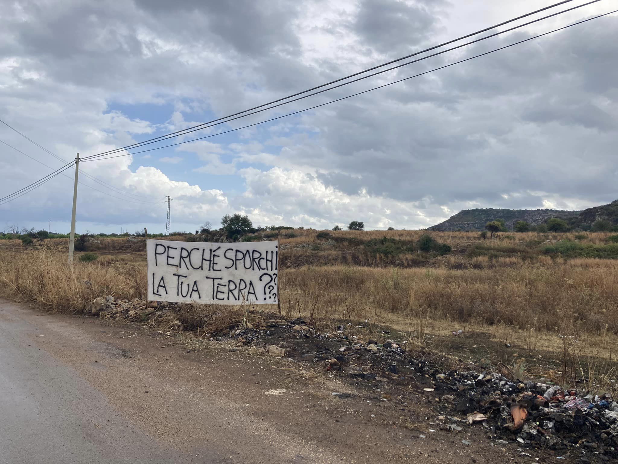 Galleria foto 'Abbandono rifiuti a Cassibile: parte la campagna di sensibilizzazione “fai da te” – Le Foto' - foto 4