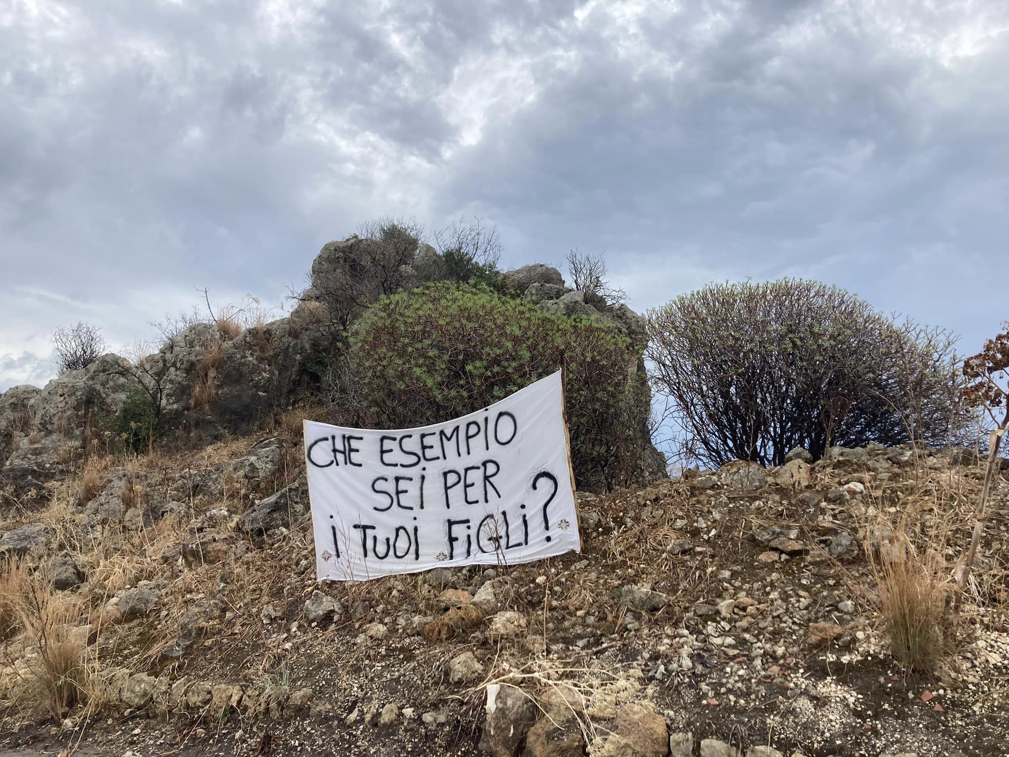 Abbandono rifiuti a Cassibile: parte la campagna di sensibilizzazione “fai da te” – Le Foto