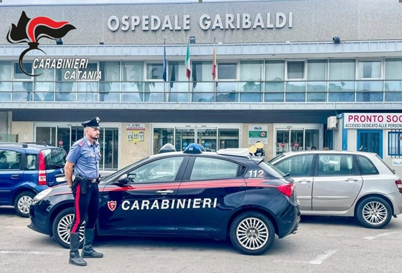 Catania, bambina in crisi respiratoria, genitori bloccati nel traffico: intervengono carabinieri