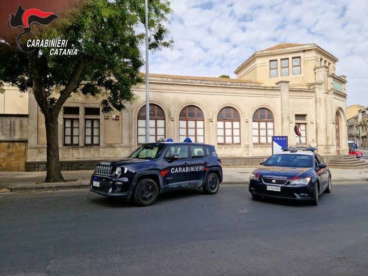 Sequestrano 17enne e lo seviziano: “Arancia meccanica” a Caltagirone