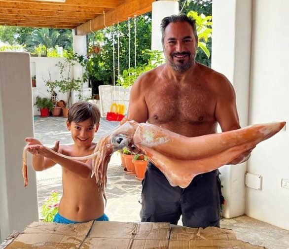 A Filicudi pescato calamaro gigante di 18 chili